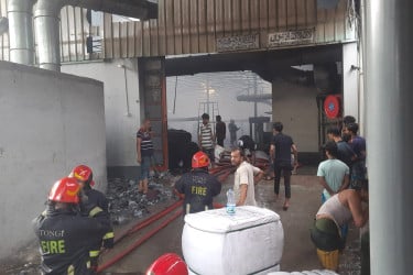 টঙ্গীতে সুতা তৈরির কারখানায় আগুন