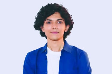 গপ্পসপ্প আর গান নিয়ে অ্যাঞ্জেল নূর
