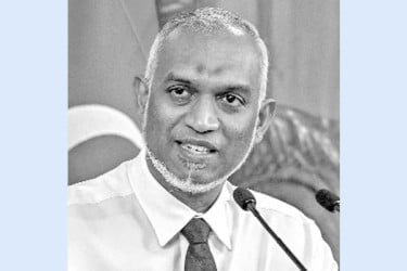 টানা ১৫ ঘণ্টা সংবাদ সম্মেলন করে মুইজ্জুর বিশ্বরেকর্ড