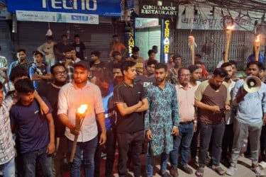হাসনাত আবদুল্লাহর ওপর হামলার প্রতিবাদে নারায়ণগঞ্জে মশাল মিছিল