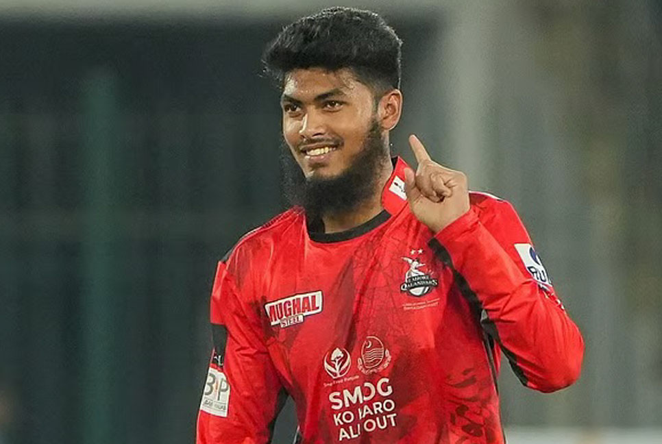 পিএসএলে রেকর্ড গড়ে ‘সবার ওপরে’ রিশাদ
