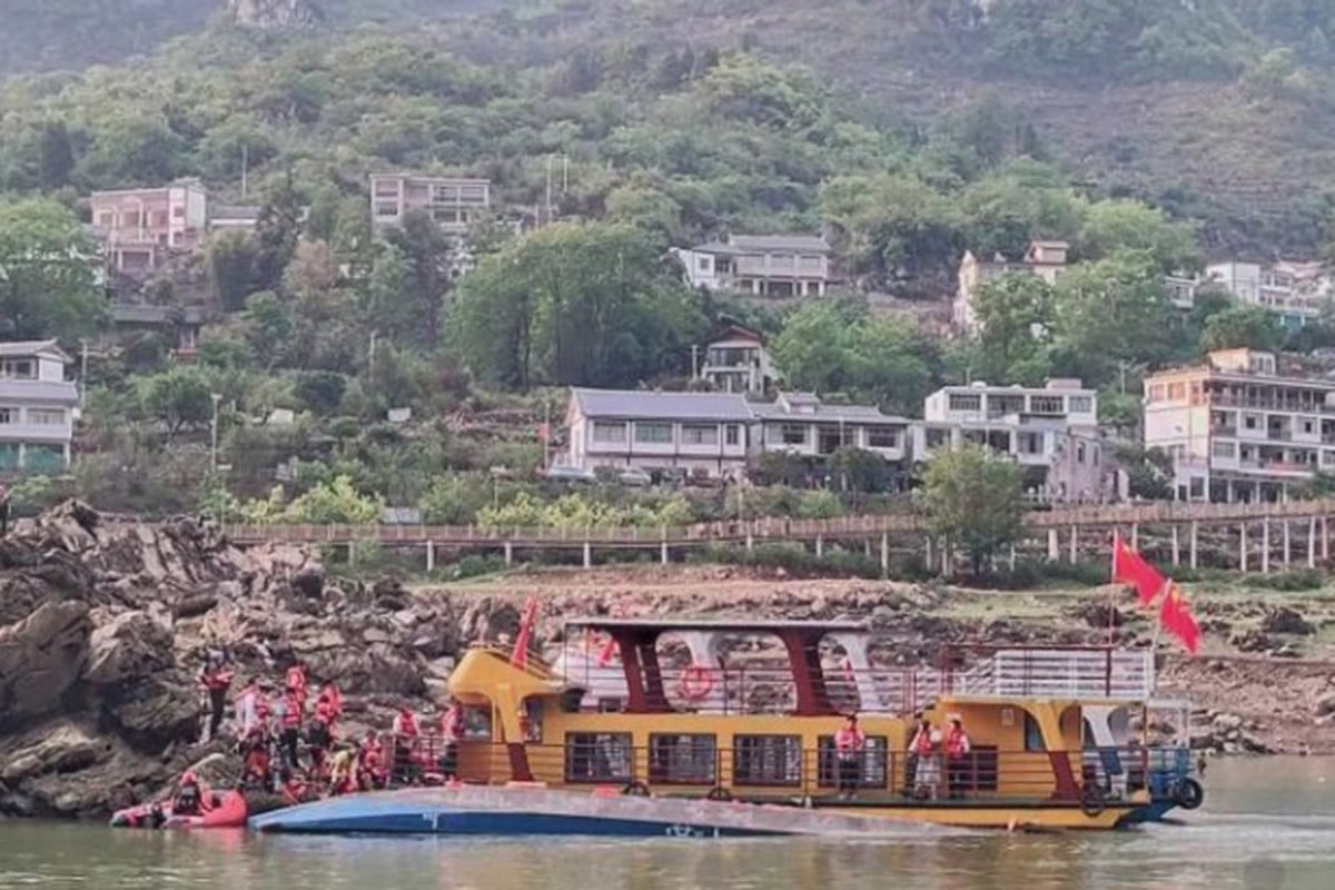 চীনে পর্যটকবাহী চার নৌকা ডুবে নয়জনের মৃত্যু, নিখোঁজ ১