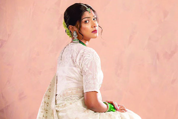 গুলমোহরে সারিকা