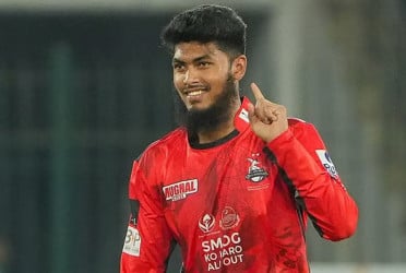 পিএসএলে রেকর্ড গড়ে ‘সবার ওপরে’ রিশাদ