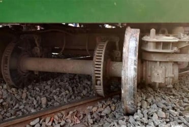 চার ঘণ্টা বিলম্বে ঢাকার উদ্দেশ্যে রওয়ানা দিল বনলতা এক্সপ্রেস