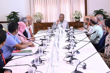প্রধান উপদেষ্টার কাছে স্বাস্থ্য খাত সংস্কার কমিশনের যেসব সুপারিশ