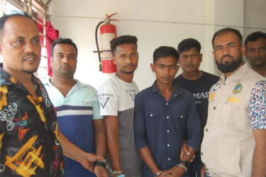 বরিশালে নকল প্রসাধনী জব্দ
