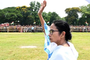 মোদি-অমিত শাহকে নিশানা করলেন মমতা