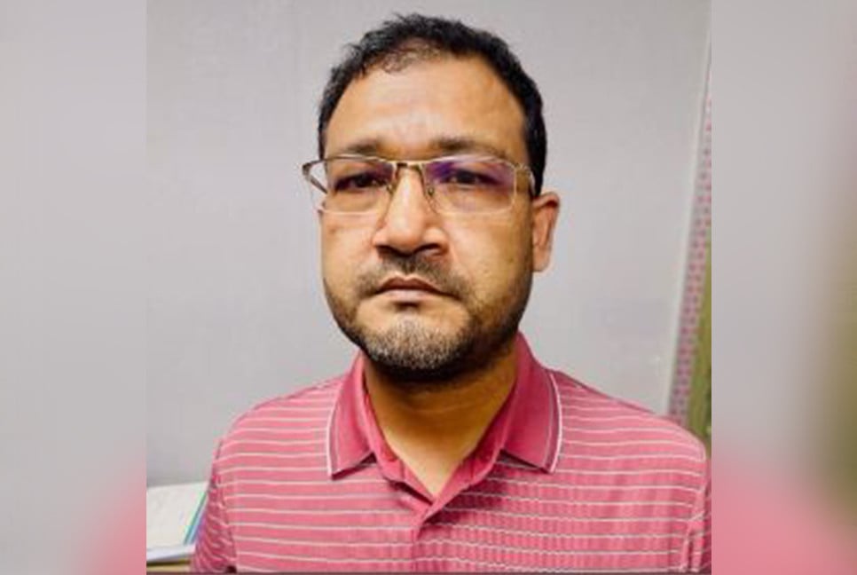 চাঁপাইনবাবগঞ্জ পৌরসভার সাবেক মেয়র ঢাকায় গ্রেফতার