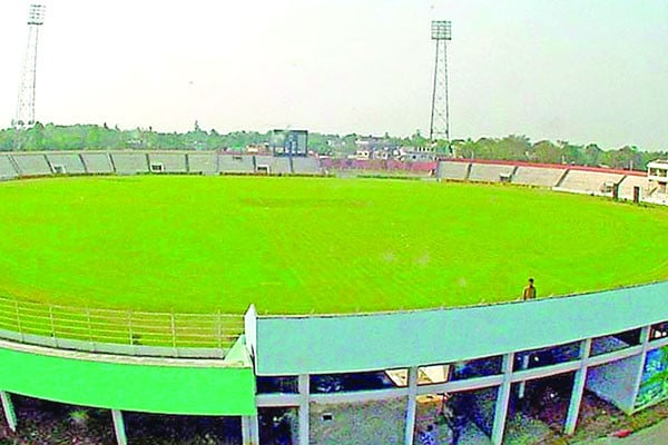 ম্যাচ দেখার অপেক্ষায় ক্রিকেটপ্রেমীরা