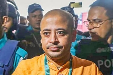 ৪ মামলায় চিন্ময় দাসকে গ্রেপ্তার দেখানোর নির্দেশ