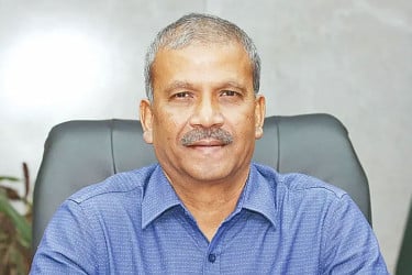 অবৈধ বাংলাদেশি নারী শ্রমিকদের বৈধতার আওতায় আনছে সৌদি : আসিফ নজরুল