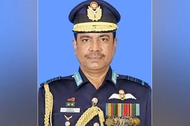 বিমান বাহিনীর সাবেক প্রধানের জমিসহ ফ্ল্যাট জব্দ, ব্যাংক হিসাব অবরুদ্ধ