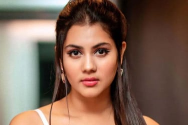 সম্প্রতি হিট পাননি, তবে চেষ্টা চালাচ্ছেন ঋত্বিকা