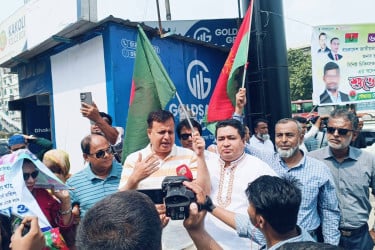 বাংলাদেশের গণতন্ত্র, বাংলাদেশে ফিরেছে: মোশারফ হোসেন