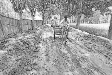 রাস্তা খুঁড়েই কাজ বন্ধ
