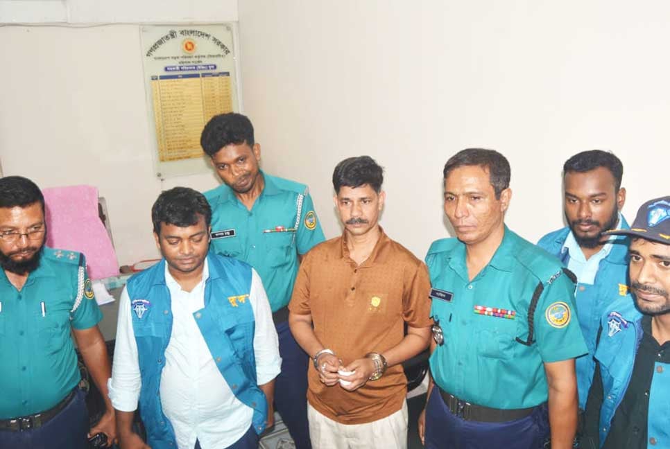 বরিশাল বিআরটিএতে দুদকের অভিযান, দালালের কারাদণ্ড