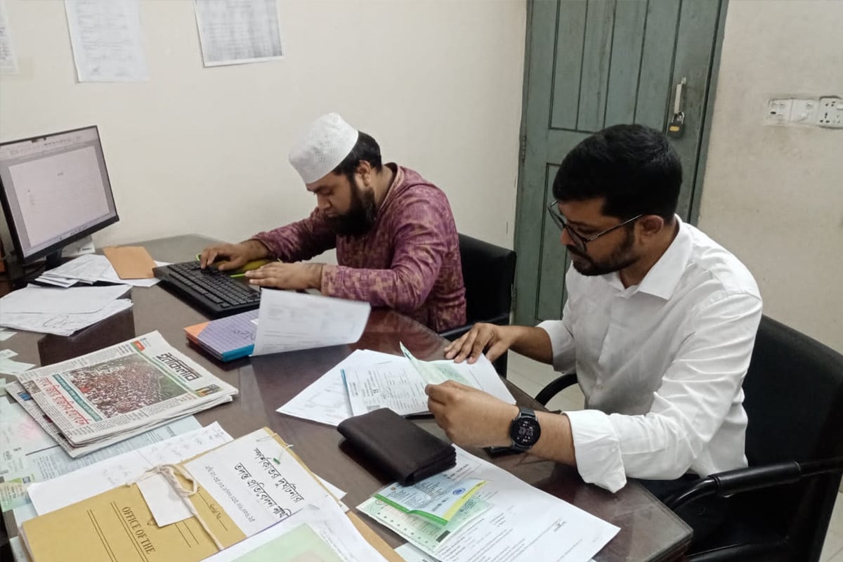 নারায়ণগঞ্জে বিআরটিএ অফিসে দুদকের অভিযান