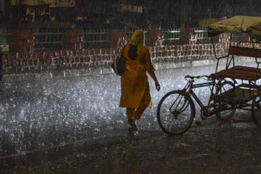দুই দিনের বৃষ্টিতে গুজরাটে ১৪ জনের মৃত্যু, আহত ১৬