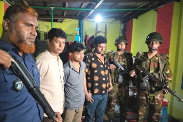 গাইবান্ধায় অভিযানে ৩ মাদক কারবারি আটক