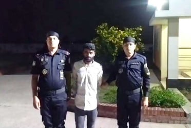 মুন্সিগঞ্জে বাসের ছাদ উড়ে যাওয়া সেই চালক গ্রেপ্তার
