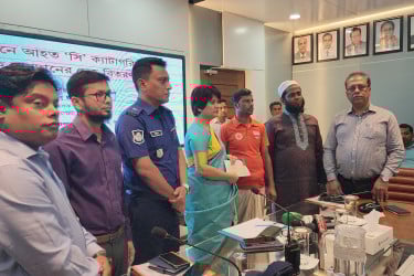 মুন্সিগঞ্জে জুলাই যোদ্ধার মাঝে আর্থিক অনুদানের চেক বিতরণ