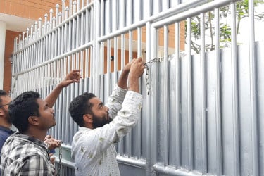 ববি উপাচার্যের বাসভবনে তালা