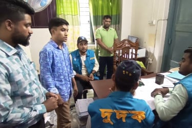 মেহেরপুর বিআরটিএ অফিসে দুদকের অভিযান
