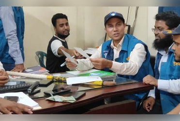 সিলেটে বিআরটিএ অফিসে দুদকের অভিযান
