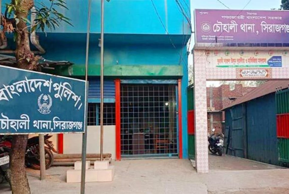 এসএসসি: উত্তর বলে দেওয়ায় এক কেন্দ্রের ১০ শিক্ষক গ্রেফতার