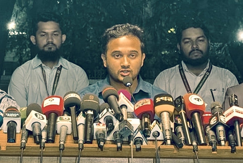 জুলাই শহীদ স্মৃতি ফাউন্ডেশনের সিইও’র দায়িত্ব ছাড়লেন মীর স্নিগ্ধ