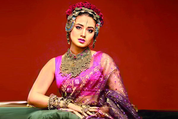 দশে দশ তাসনিয়া ফারিণ