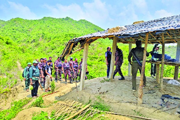 উখিয়া টেকনাফে যৌথ বাহিনীর সাঁড়াশি অভিযান