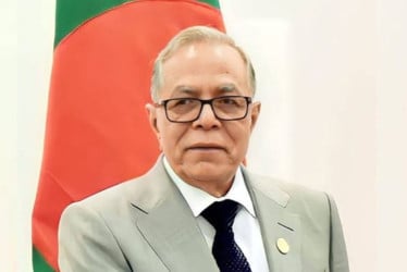দেশ ছাড়লেন সাবেক রাষ্ট্রপতি আবদুল হামিদ
