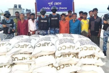 মিয়ানমারে পাচারকালে ৭৪২ বস্তা সারসহ গ্রেফতার ১১