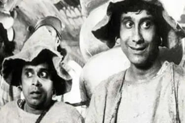 ‘গুপী গাইন বাঘা বাইন’ সিনেমা মুক্তিতে যে বাধায় পড়েন প্রযোজক