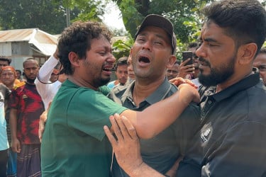 এএসপি পলাশ সাহার বাড়িতে শোকের মাতম