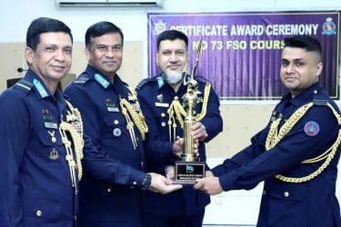 বিমান বাহিনীর ৭৩তম ফ্লাইট সেফটি অফিসার্স কোর্সের সনদ বিতরণ