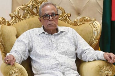 আবদুল হামিদের দেশত্যাগ: একজন প্রত্যাহার, দু’জন বরখাস্ত