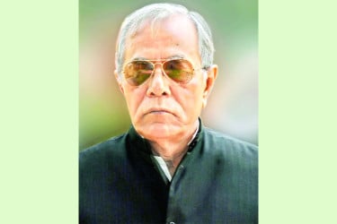 হামিদের দেশত্যাগে তোলপাড়