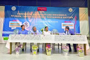 বসুন্ধরা খাতার পৃষ্ঠপোষকতায় হলিক্রস কলেজে আন্তঃকলেজ বিজনেস ফেস্টিভ্যাল