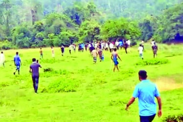 স্থানীয়দের বাধায় ফিরে গেল বিজিবি-বিএসএফ