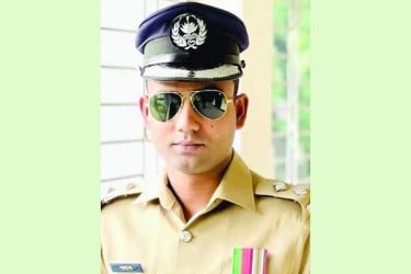 পলাশের বাড়িতে মাতম