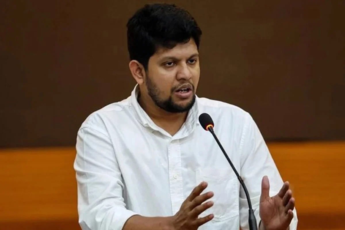 আওয়ামী লীগ নিষিদ্ধের দাবি,  উপদেষ্টা মাহফুজের ‘কয়েকটি কথা’