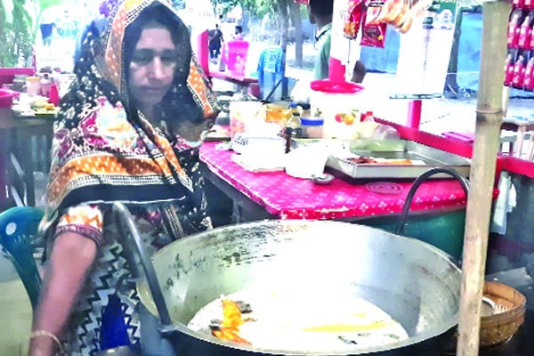 ৪০ রকমের চা বানিয়ে বাজিমাত