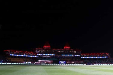 হঠাৎ 'ব্ল্যাকআউট' স্টেডিয়ামে, মাঝপথে পরিত্যক্ত আইপিএল ম্যাচ