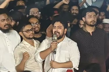 অন্তর্বর্তী সরকারের প্রথম দায়িত্ব ছিল আওয়ামী লীগকে নিষিদ্ধ করা : নাহিদ