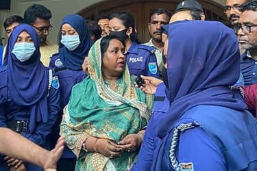 সেলিনা হায়াৎ আইভী গ্রেফতার