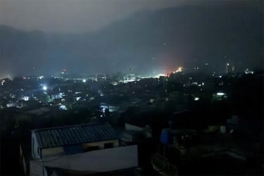 সীমান্তে যুদ্ধাবস্থা: শত শত মানুষকে সরিয়ে নিলো ভারত