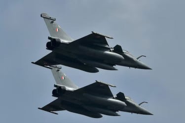 যে কারণে গভীর পর্যবেক্ষণে ভারত-পাকিস্তানের যুদ্ধবিমান, রয়টার্সের বিশ্লেষণ